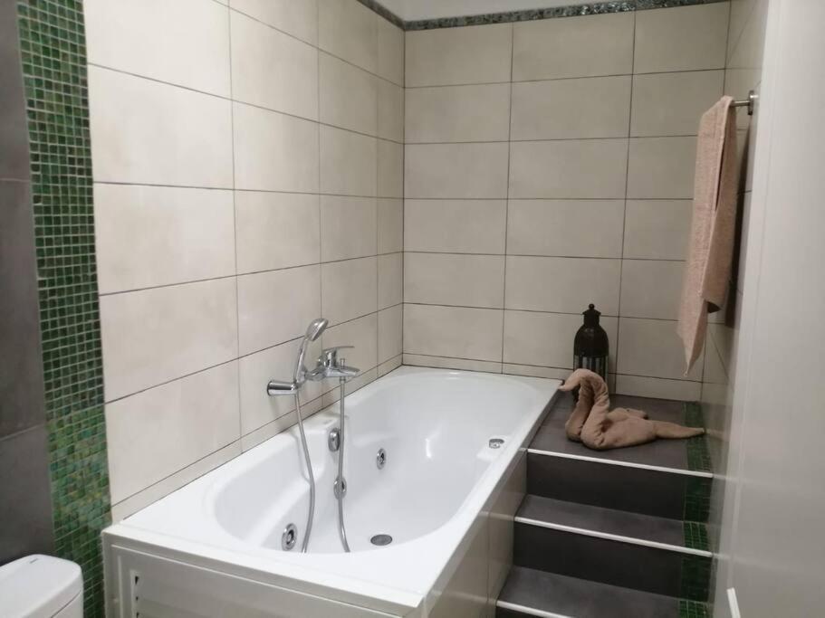 Casa Lucia Apartment อาโรนา ภายนอก รูปภาพ